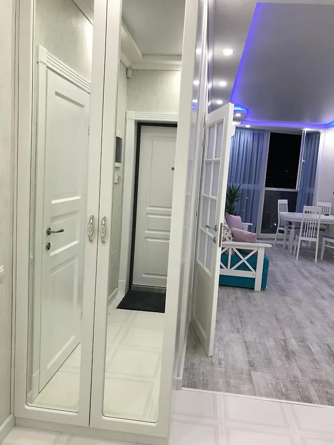 Luxe Apartment On Drahomanova Kyiv
