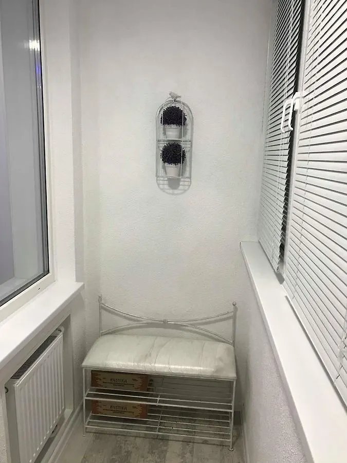 Luxe Apartment On Drahomanova Kyiv